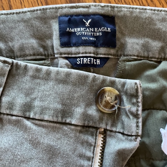 American Eagle size 6 midi shorts distressed look - Picture 3 of 4